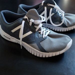 New Balance Flexonic mens shoe size 9.5